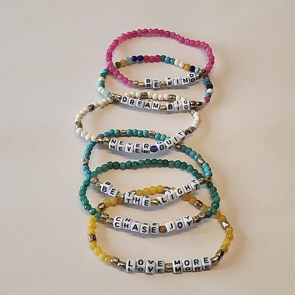 Word Stretch Bracelets Inspirational Be Kind Dream Big Never Quit Womens Kids - Picture 1 of 1